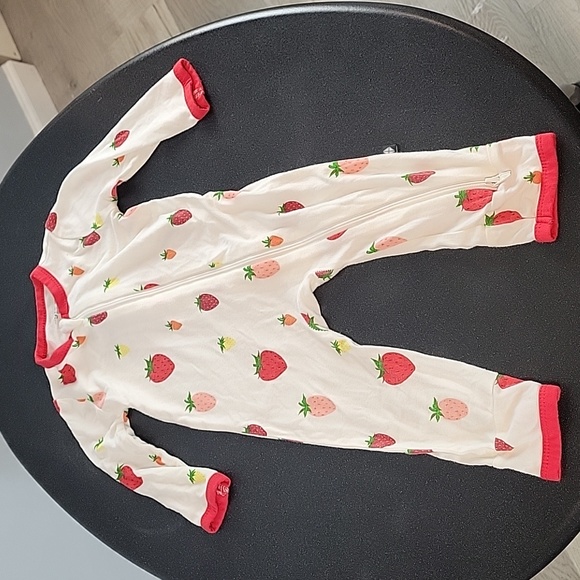 Kyte BABY Other - Kyte baby footless strawberry zippered sleepsuit  3-6